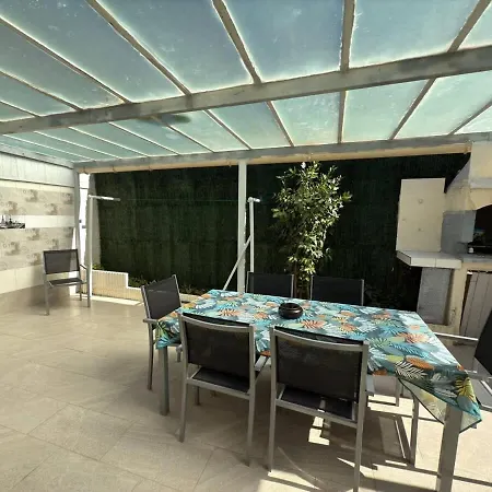 Oasis Privee A Piscine Et Confort Moderne Vendres