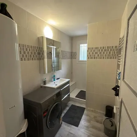 Oasis Privee A Piscine Et Confort Moderne Vendres