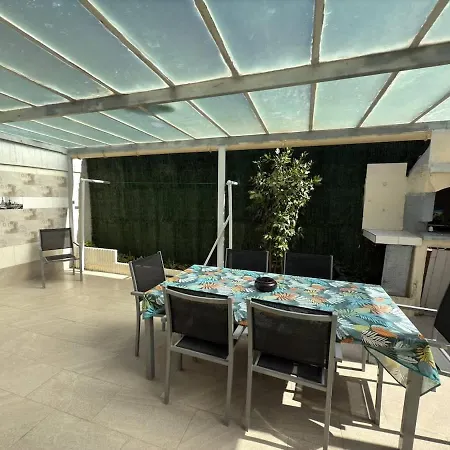Oasis Privee A Piscine Et Confort Moderne בית נופש *